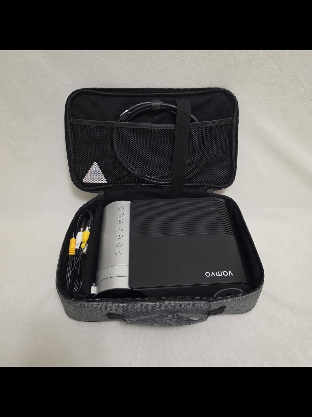 Vamvo L4200 Portable Mini Movie Projector HD 1080P Supported w/ Case & Remote